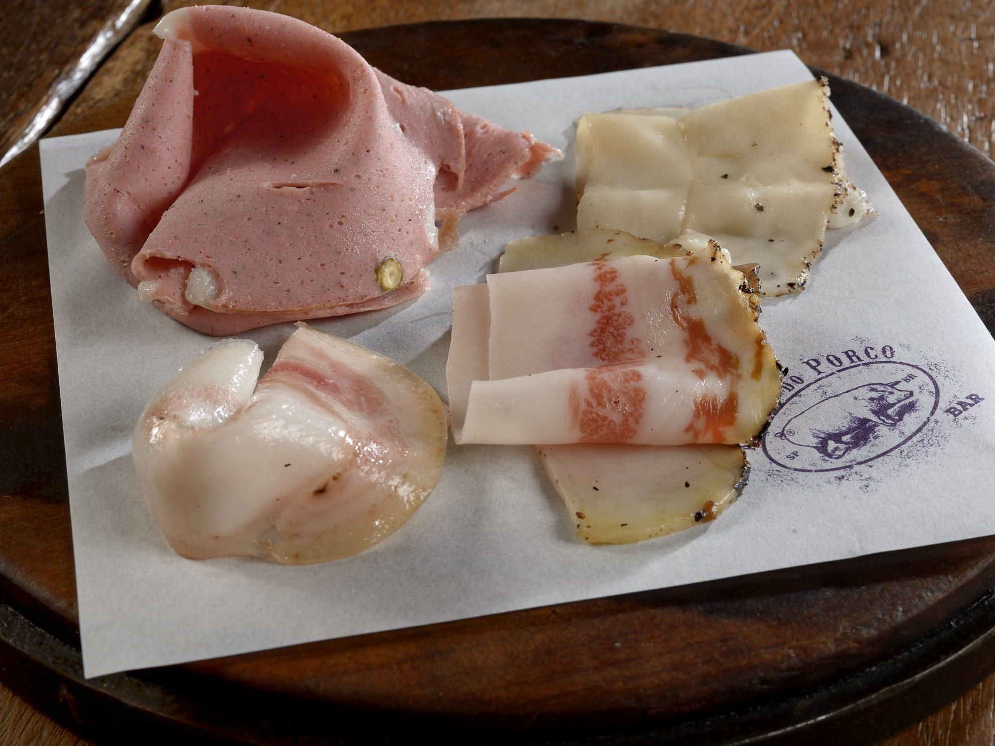 Embutidos da marca Porco Real dos chefs Jefferson Rueda e Janaína Torres / Mauro Holanda