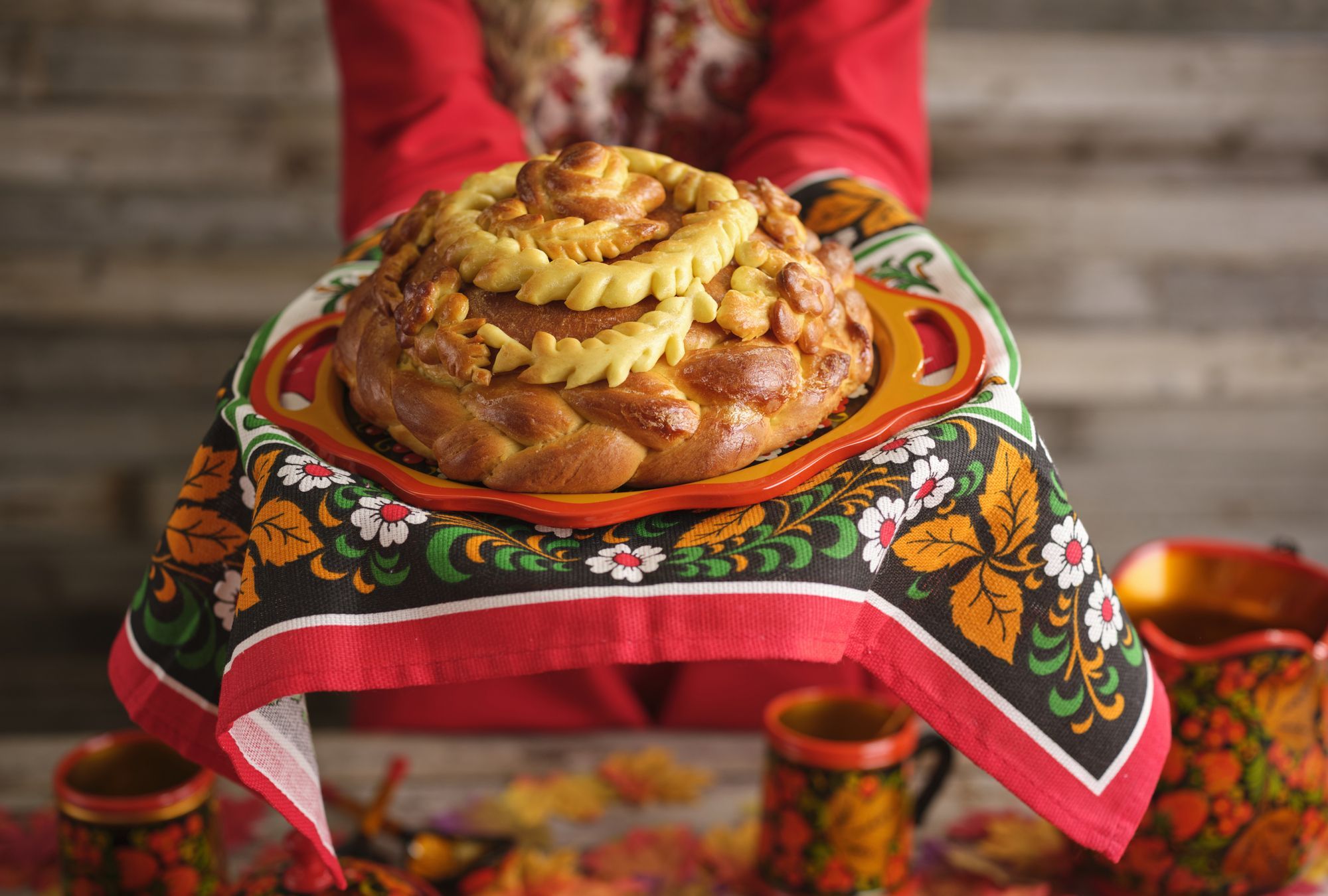 O pão tradicional russo Karavai é servido em celebrações especiais