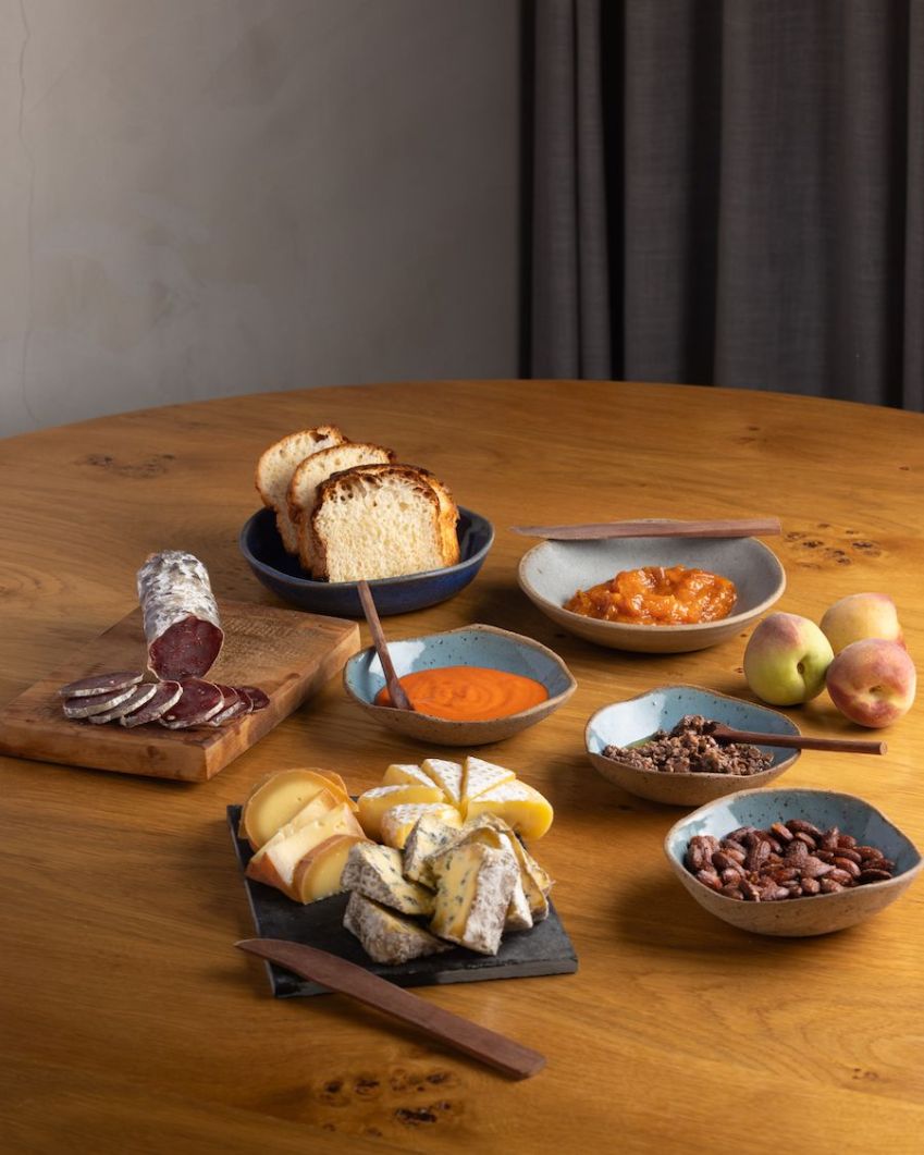 Shihoma Deli oferecerá itens para serem fatiados e consumidos na hora, mas também uma vasta opção de produtos para levar para casa / Teça Produções