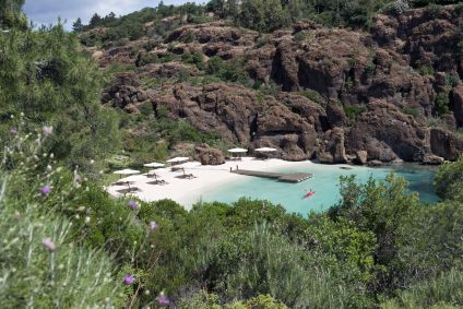 Uma das praias privativas do D Maris Bay, resort na Turquia