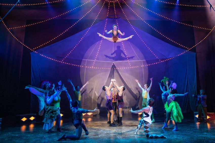 Cena da adaptação musical Water for Elephants (Água para Elefantes), que faz estreia na Broadway em março / Matthew Murphy