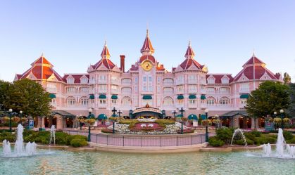 Hotel 5 estrelas da Disney em Paris reabre com foco na “realeza” da marca
