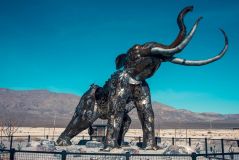Escultura metalizada no Ice Age Fossils State Park, em Las Vegas