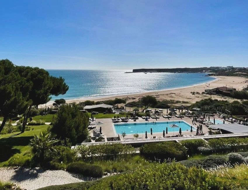 Martinhal Sagres fica à beira da Praia do Martinhal, no Algarve • Reprodução/Instagram/@martinhal