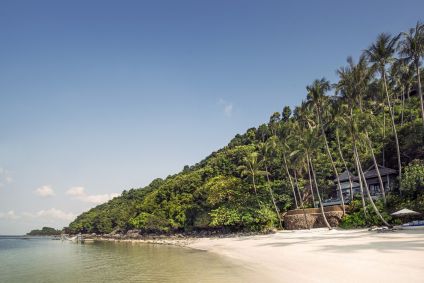 Praia do Four Seasons Resort em Koh Samui