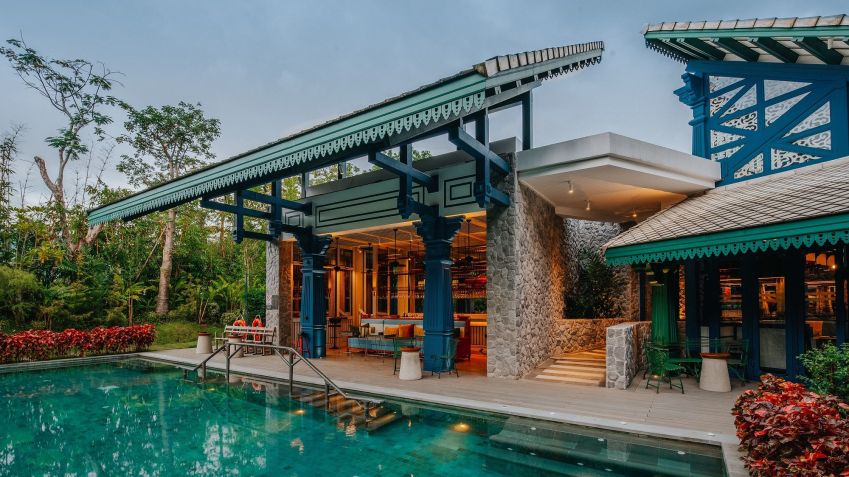 Existem suítes interligadas com beliches para grupos maiores, enquanto outras possuem varandas com vista para o lago e piscinas privativas./ Divulgação/InterContinental Khao Yai Resort
