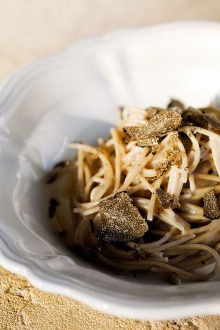 Tagliolini com crete senesi (coelho)e trufas brancas/ Divulgação