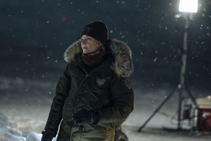 Jodie Foster como a detetive Liz Danvers em cena de "True Detective: Terra Noturna" / Michele K. Short / HBO