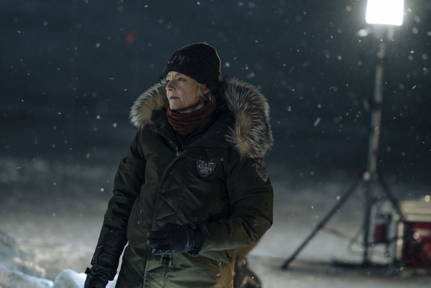 Jodie Foster como a detetive Liz Danvers em cena de "True Detective: Terra Noturna" / Michele K. Short / HBO