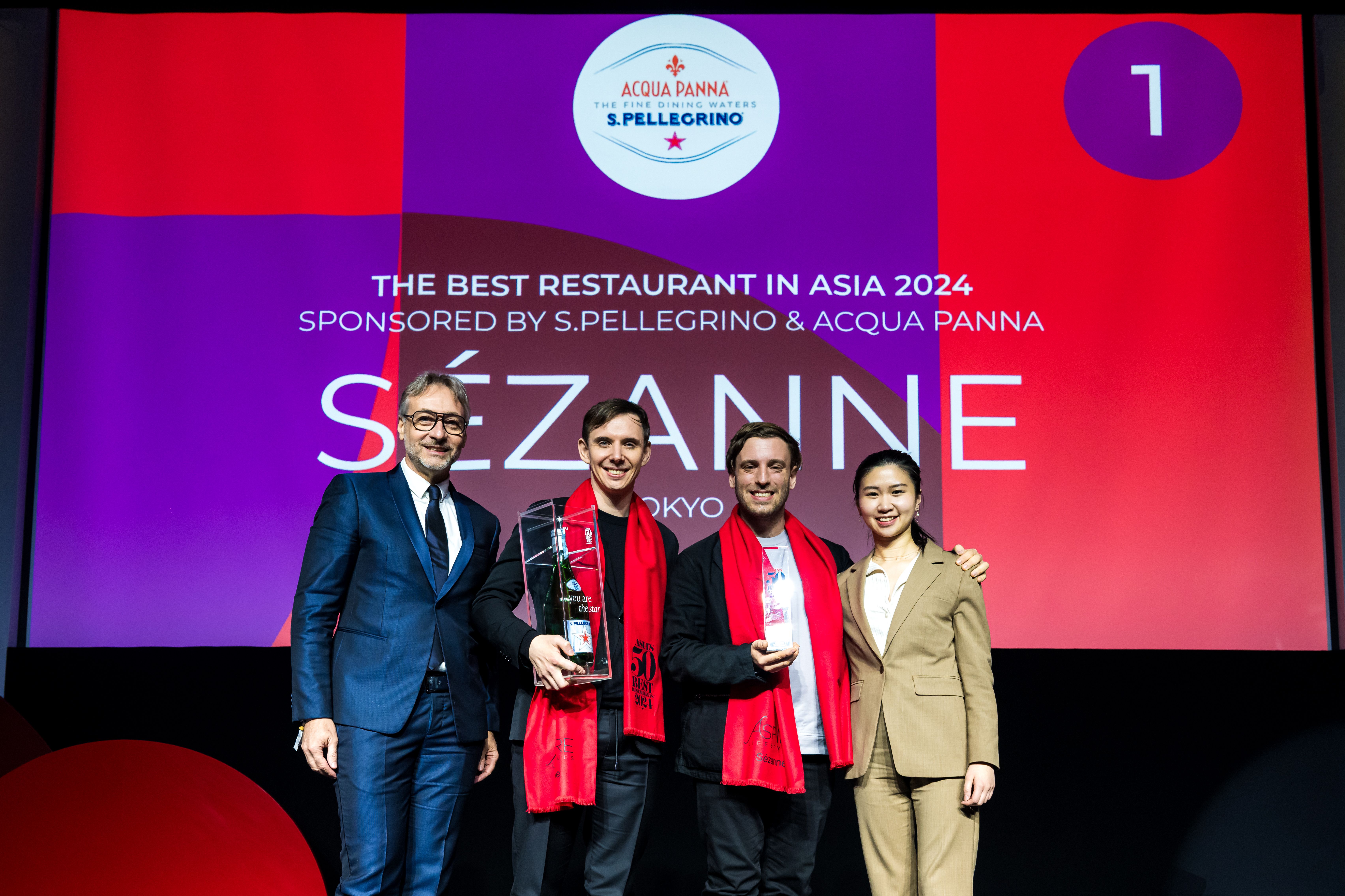 Equipe do Sézanne na cerimônia do Asia's 50 Best Restaurants 2024; restaurante é liderado pelo chef Daniel Calvert / Debbie Y/50 Best Restaurants