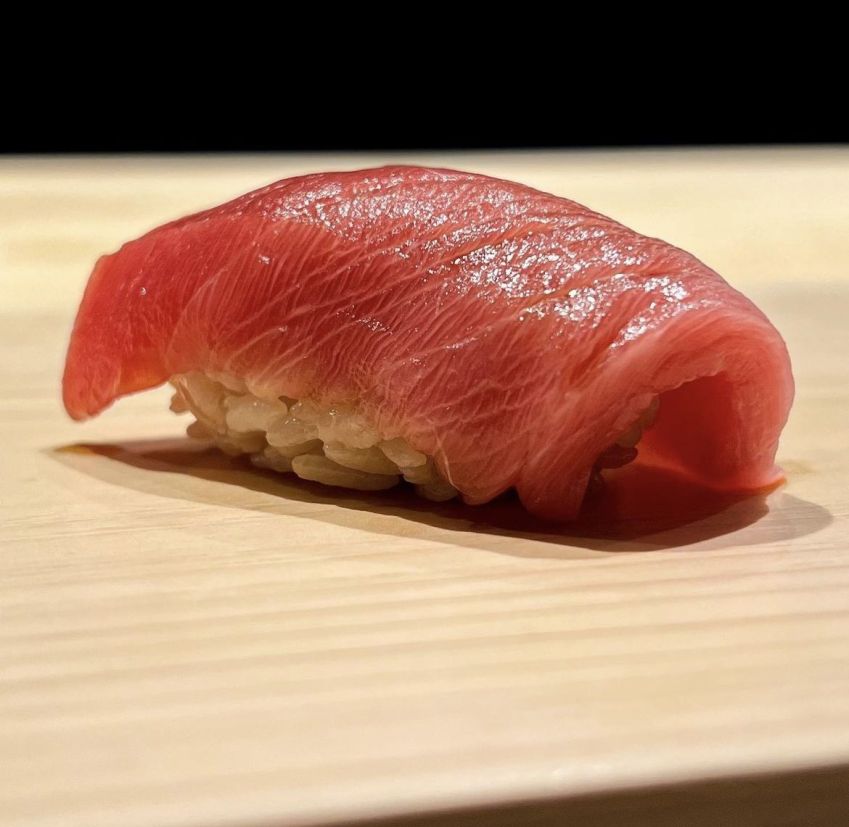 Atum do Sushikoro Takehara, restaurante indicado pelo chef em Tóquio, no Japeão / Reprodução Instagram