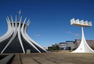 O que é o Eixo Monumental e o que ver na avenida mais importante de Brasília