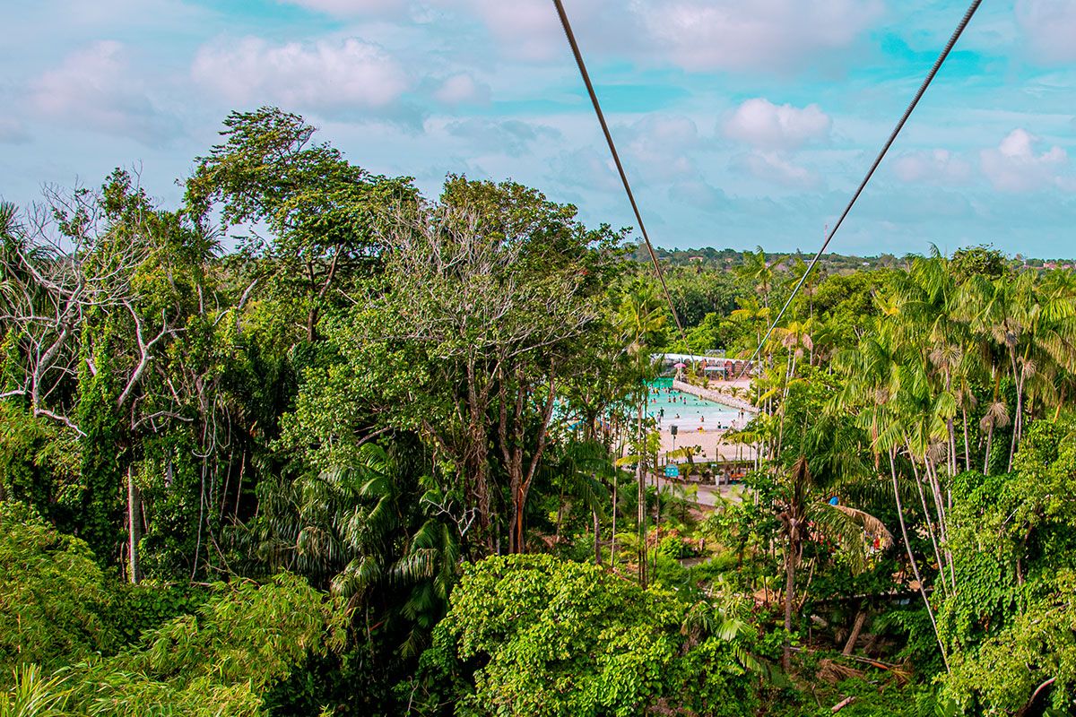 Espaço verde do Valparaíso Adventure Park, com tirolesa de 220 metros / Divulgação