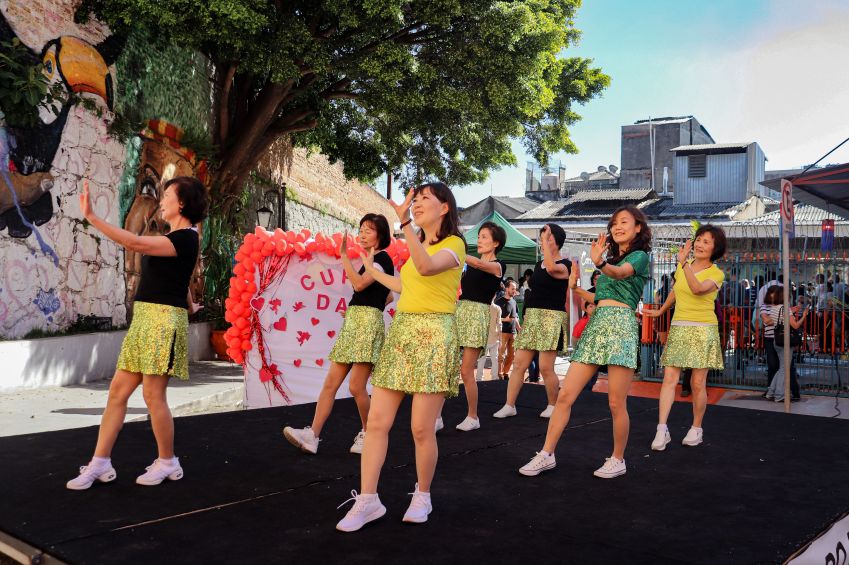 Feira do Bom Retiro, em São Paulo, reúne apresentações culturais coreanas, além de barracas com comidas típicas e outros itens do país / Feira do Bom Retiro