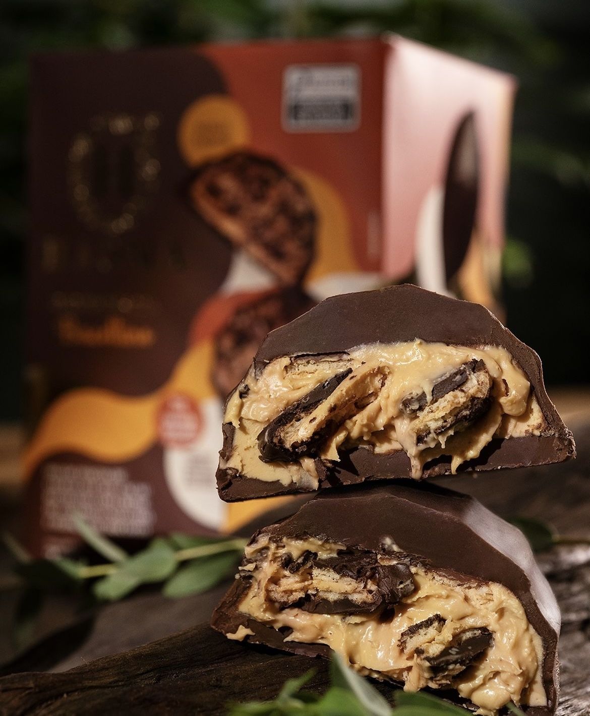 Haoma tem quatro opções de ovos de Páscoa sem glúten, lactose e zero adição de açúcar. O Biscottino, da foto, é recheado com creme de caramelo salgado, colágeno e whey protein / Reprodução Instagram