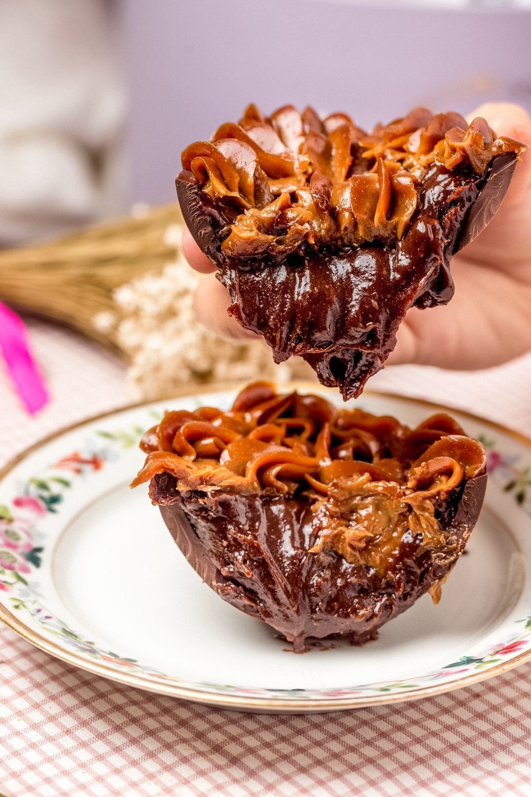 Sem glúten, sem lactose e sem açúcar refinado, Brownie com doce de leite é uma das opções de recheio dos ovos de colher de Isabel Buk / Divulgação