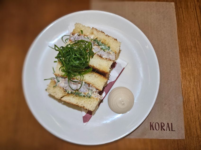 Katsu Sando de tartar de peixe / Fabio Wright