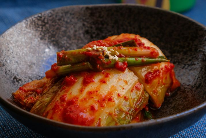 Kimchi", um fermentado apimentado e profundamente aromático, considerado a alma da culinária coreana / Unsplash