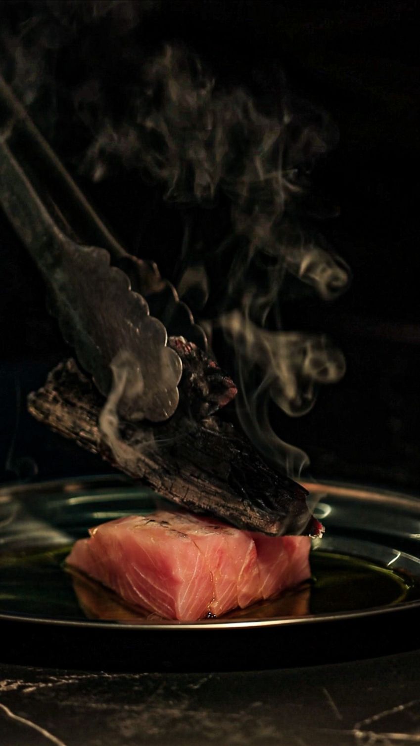 Crudo no carvão / Yasmin Alves