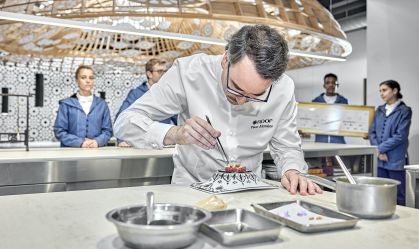 Conheça Paco Morales, chef à frente do três estrelas Michelin Noor, em Córdoba