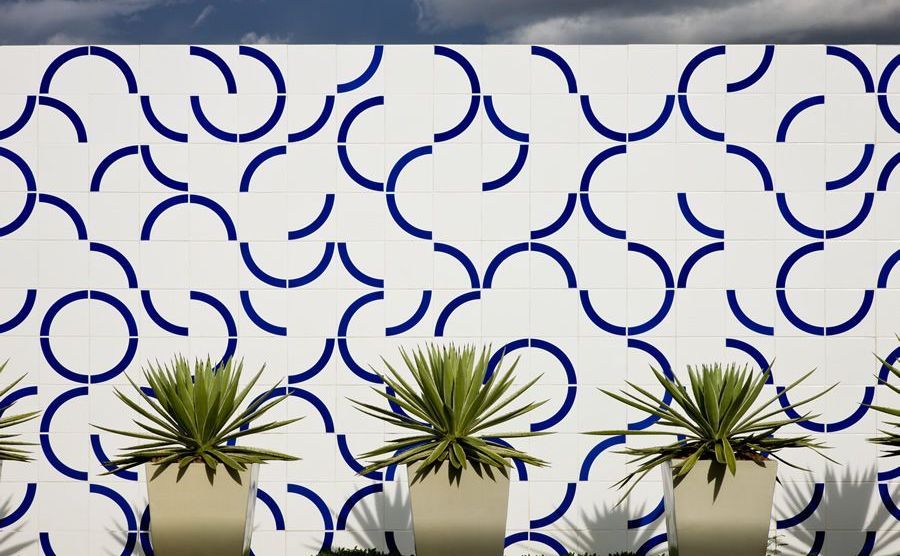 Painel de azulejos no Centro de Formação e Aperfeiçoamento da Câmara dos Deputados.