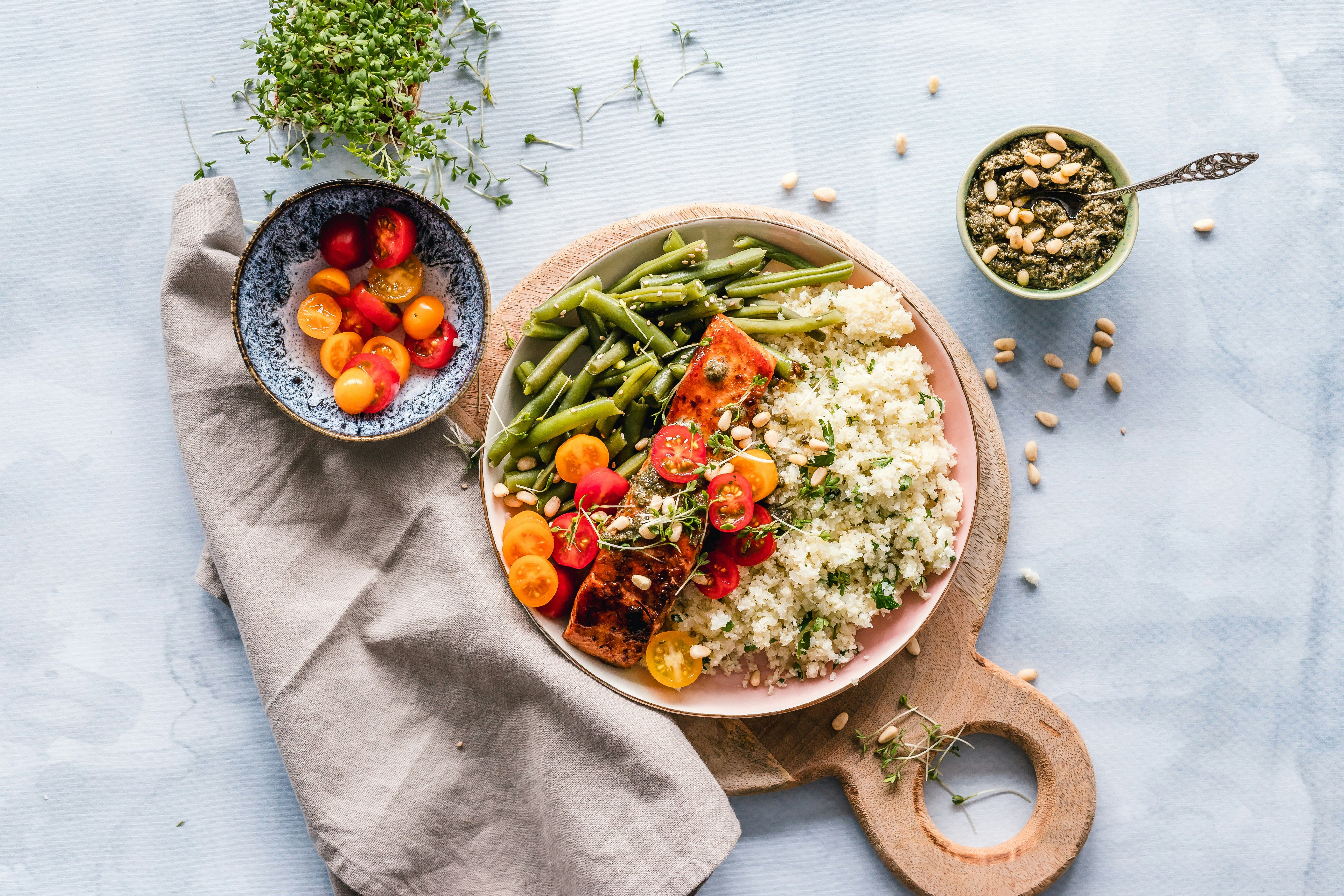Prato com alimentos saudáveis e naturais - Unsplash