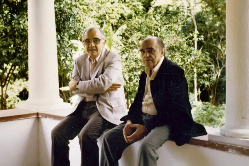 Athos Bulcão e Oscar Niemeyer em foto do acervo da Fundação Athos Bulcão / Divulgação/Fundathos