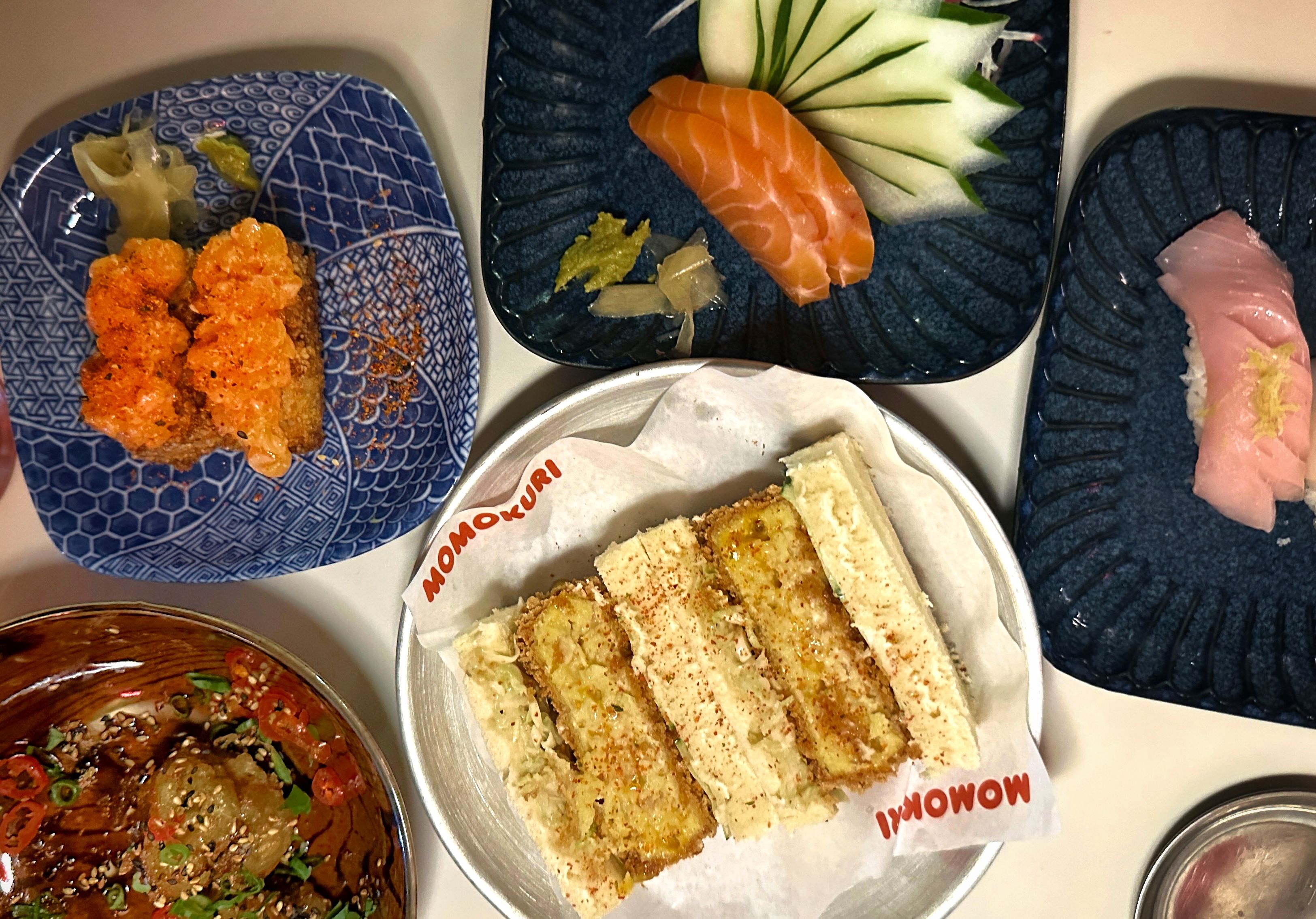 Sanduíche de omelete empanada e frita é um dos destaques do menu / Tina Bini