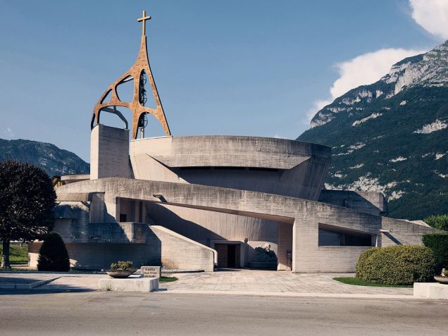 A Igreja de Santa Maria Immacolata de Giovanni Michelucci em Longarone, Itália, foi criada a partir de concreto não tratado. / Jamie McGregor Smith via CNN Newsource