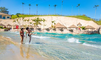 Maior praia artificial da América do Sul fica a 80 km de Brasília
