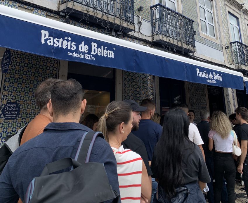 Fachada da loja Pastéis de Belém, que desde 1837 fabrica os únicos pastéis que podem levar Belém no nome / Saulo Tafarelo