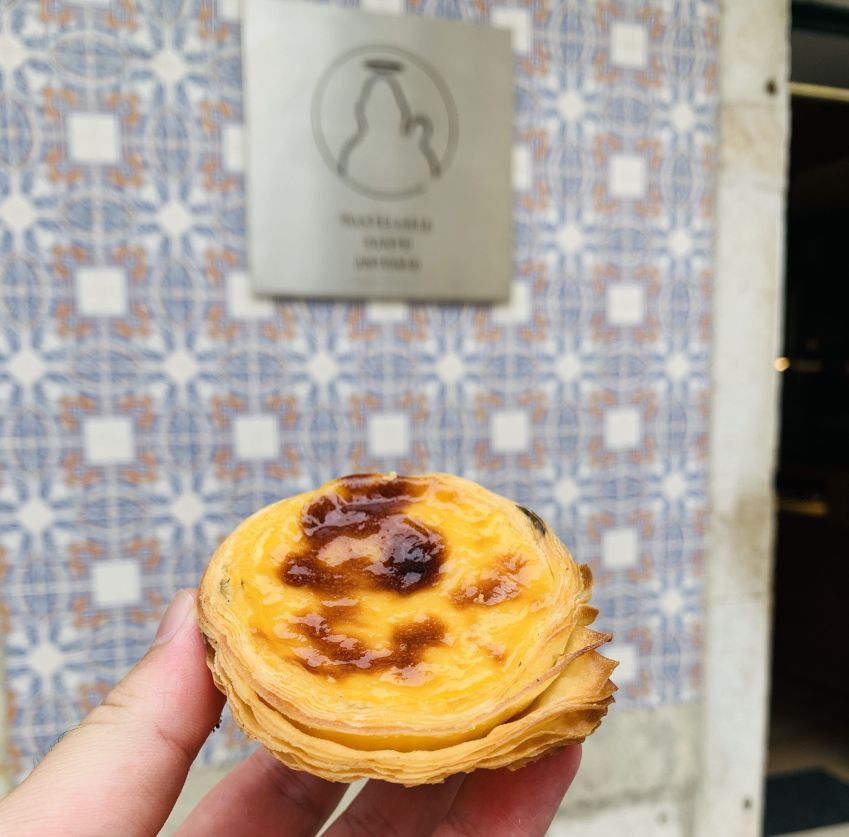 Pastel de nata da Pastelaria Santo António, no caminho para o Castelo de São Jorge / Saulo Tafarelo