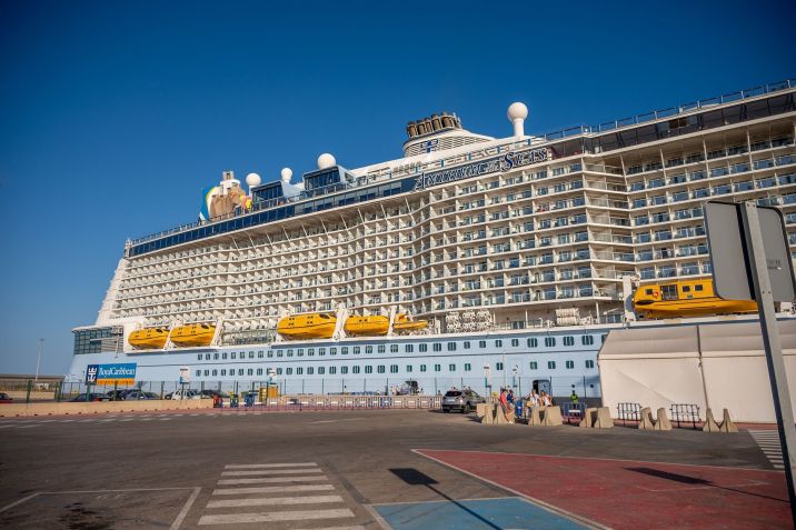 Nem todo mundo está feliz com os planos de expandir o porto de Valência para trazer dezenas de milhares de turistas. / jewhyte/iStock Editorial/Getty Images via CNN Newsource