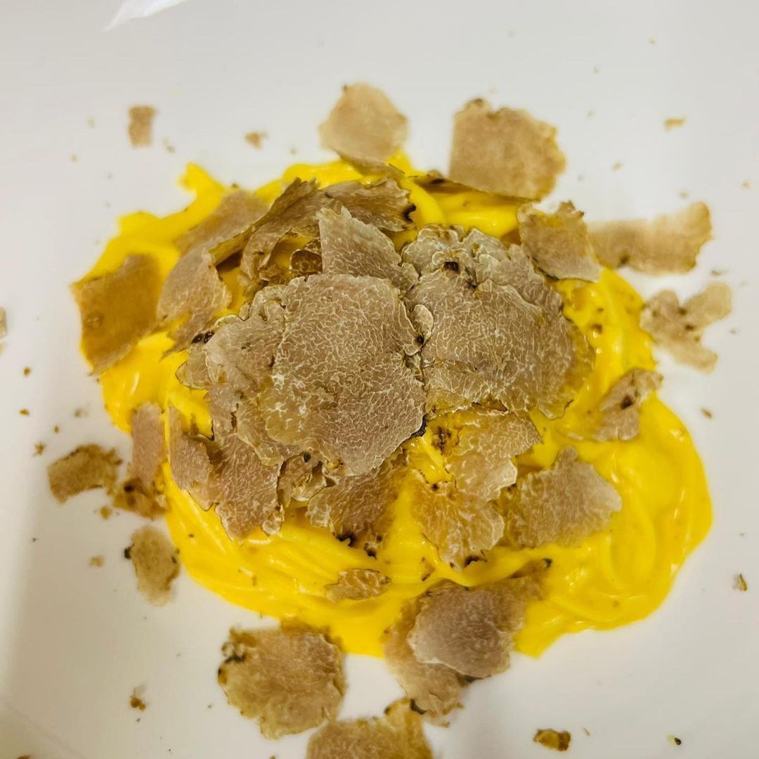 Carbonara com trufa branca do Ristorante La Giostra, em Florença / Reprodução/Instagram/@lagiostrafirenze