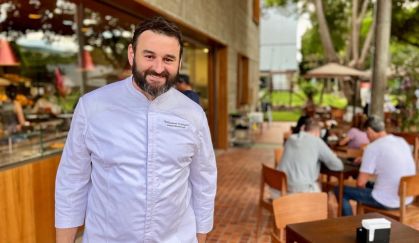Chef Guillaume Petitgas em frente à nova casa do La Boulangerie