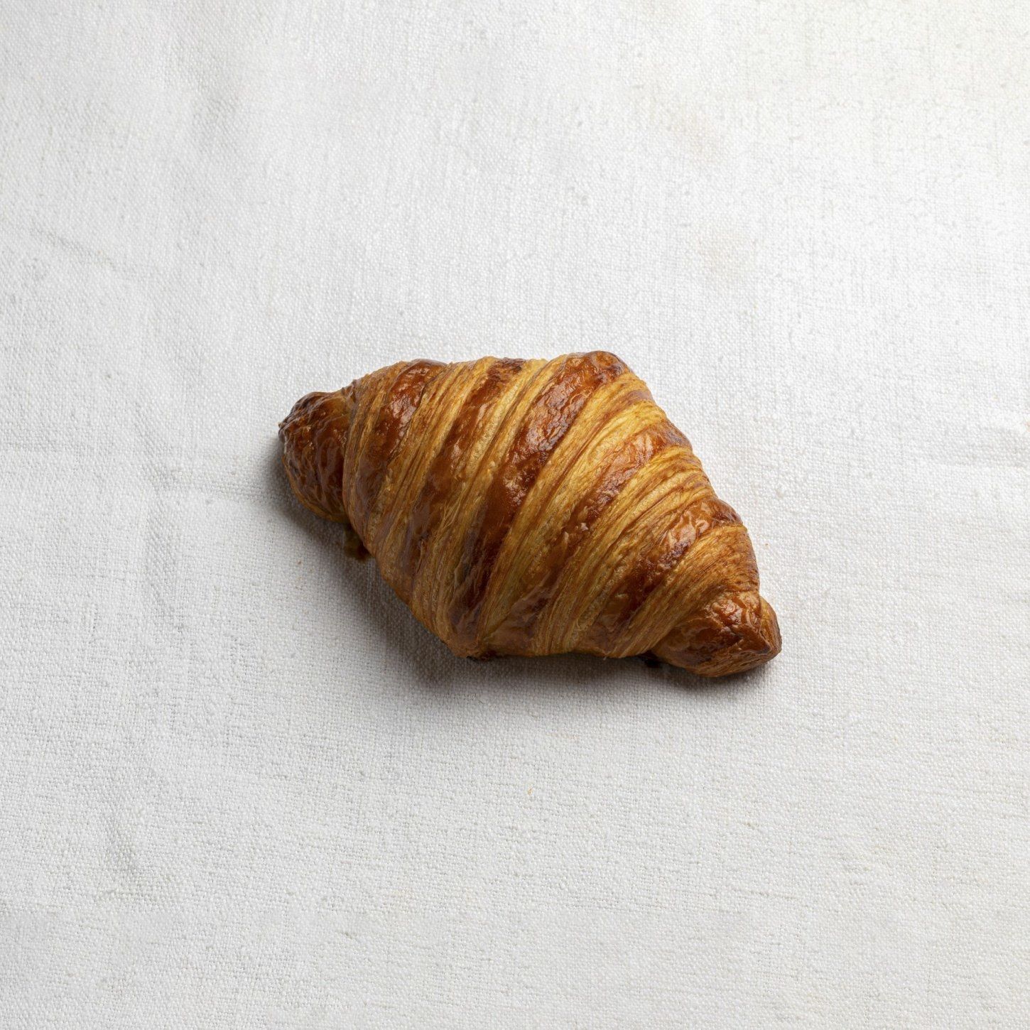 Des Gâteaux et du Pain oferece inúmeras opções de belíssimos e saborosos doces; croissants e pães também têm seus espaços nas duas lojas da marca, comandada por Claire Damon / Reprodução site