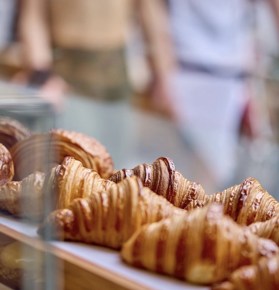 Croissants do Mag Market, da chef Tássia Magalhães, são feitos minuciosamente, respeitando o tempo de fermentação e a qualidade dos ingredientes / Reprodução Instagram