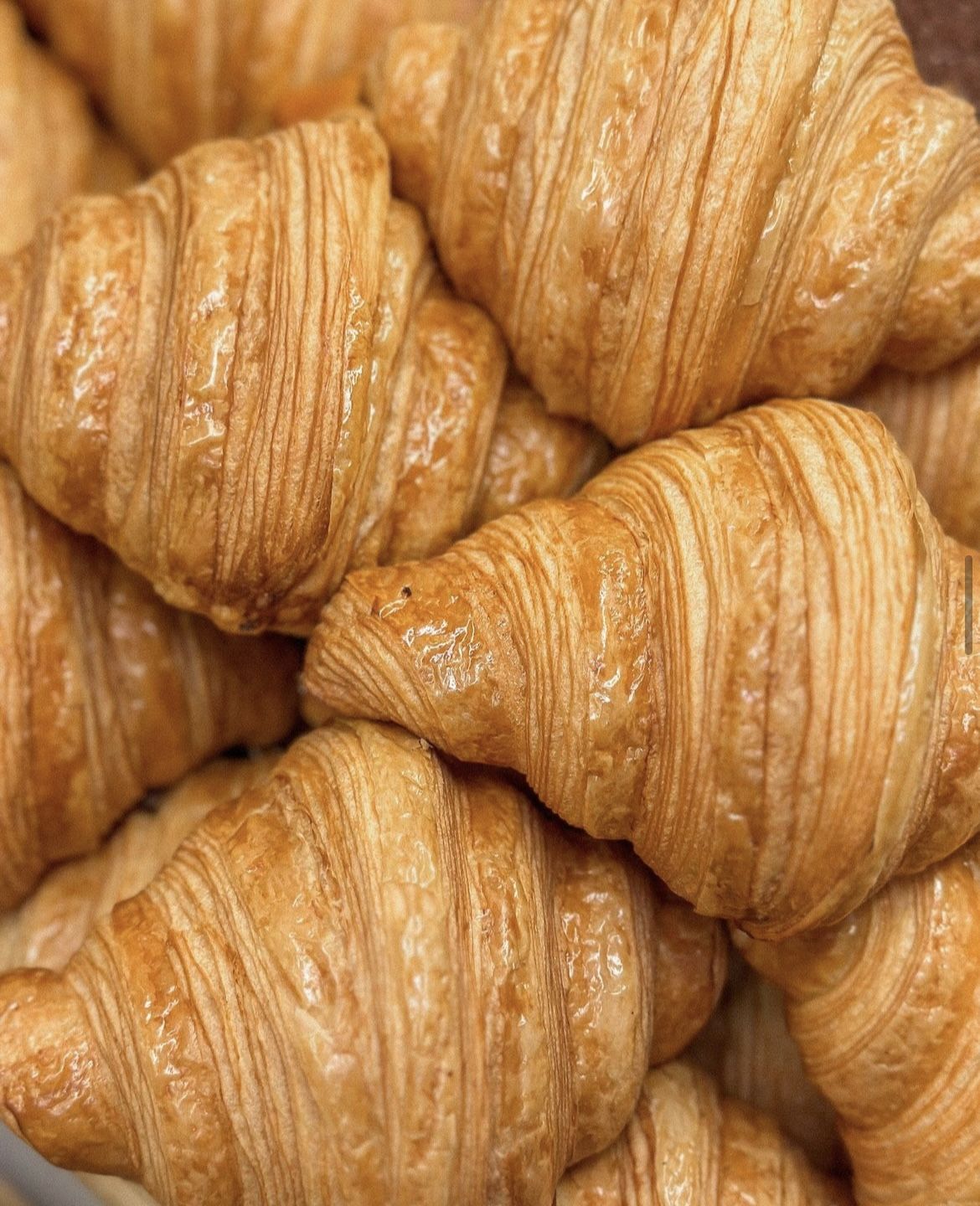 Croissants da Chez Meunier, casa 100% francesa, fazem sucesso desde 2014 em diversos pontos de Paris / Reprodução Instagram