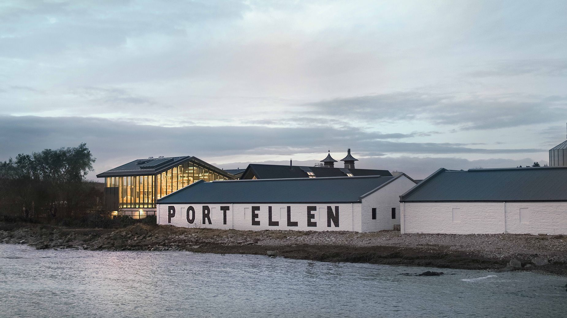 Port Ellen é a 10ª destilaria em Islay, que agora é um ímã para os entusiastas do whisky / Port Ellen Distillery via CNN Newsource