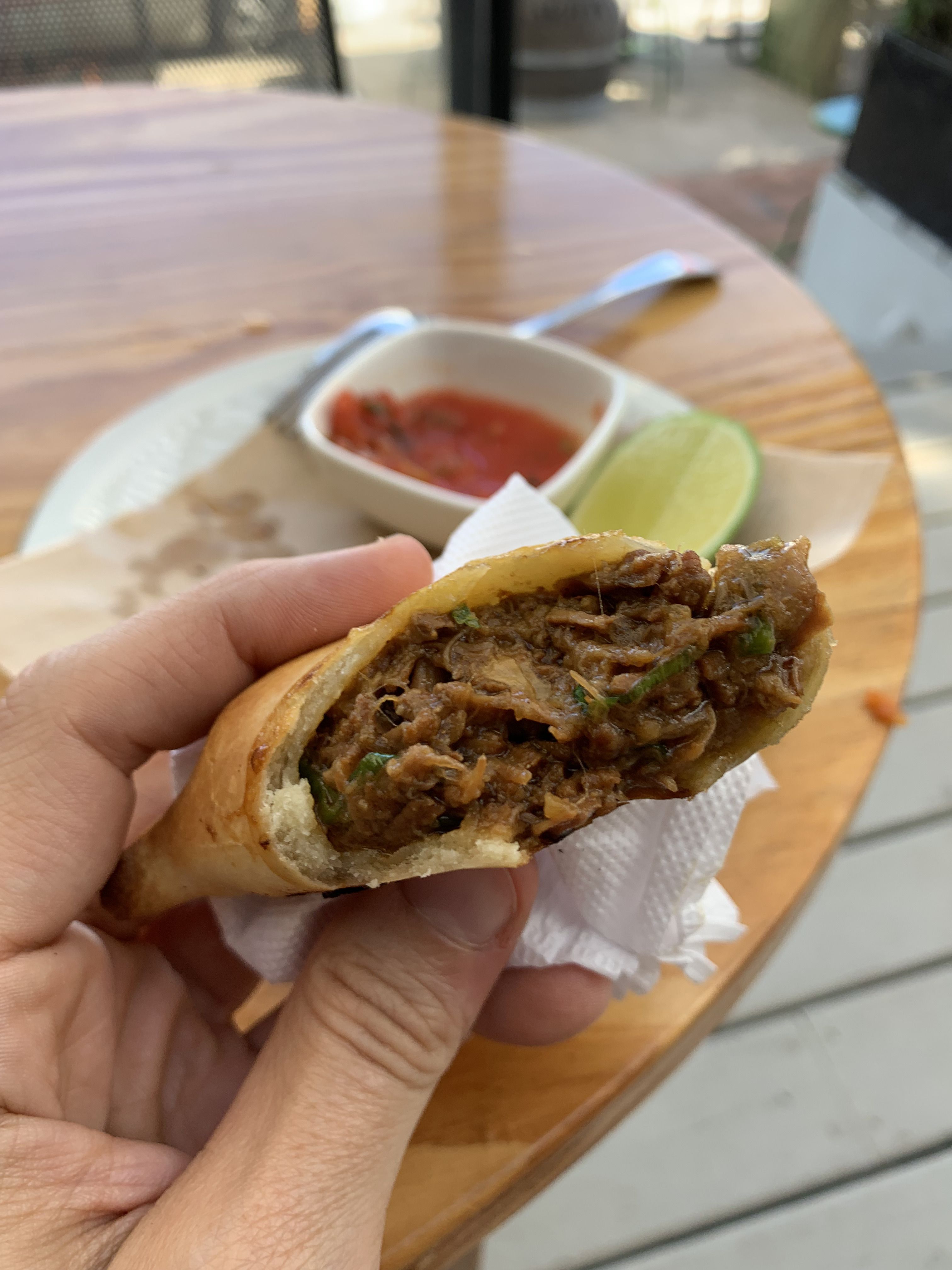 Empanada de carne da Estero Vinería; recheio é um dos mais tradicionais do país / Giuliana Nogueira