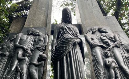 Espaço conta com obras de artistas renomados