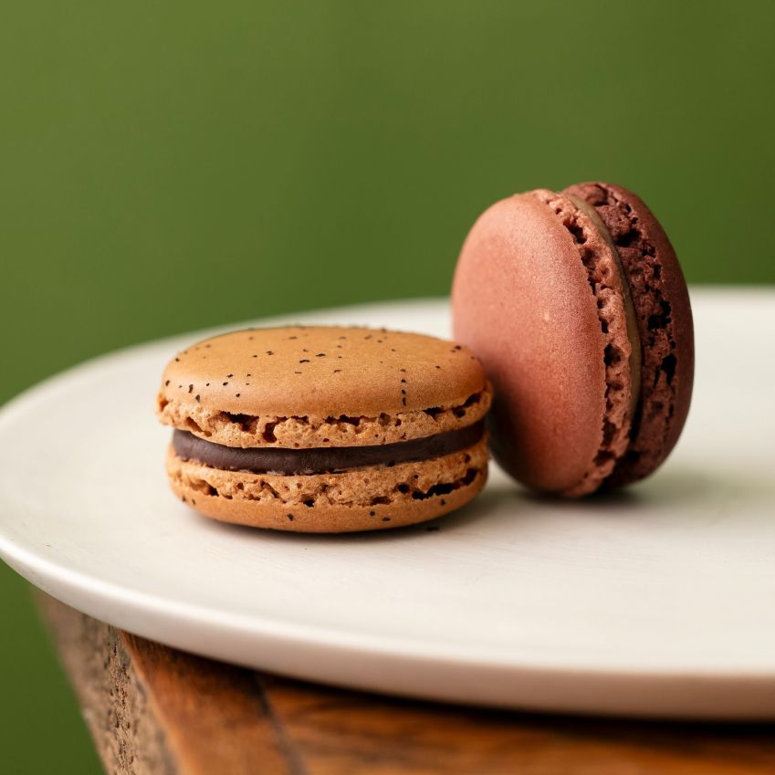 Chef Jean Paul Hévin oferece 15 sabores de macarons em suas nove lojas em Paris, na França / Reprodução Facebook
