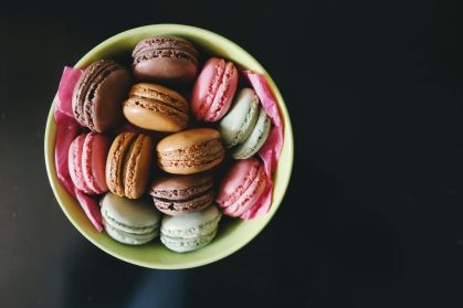 Pote com Macarons de diversos sabores