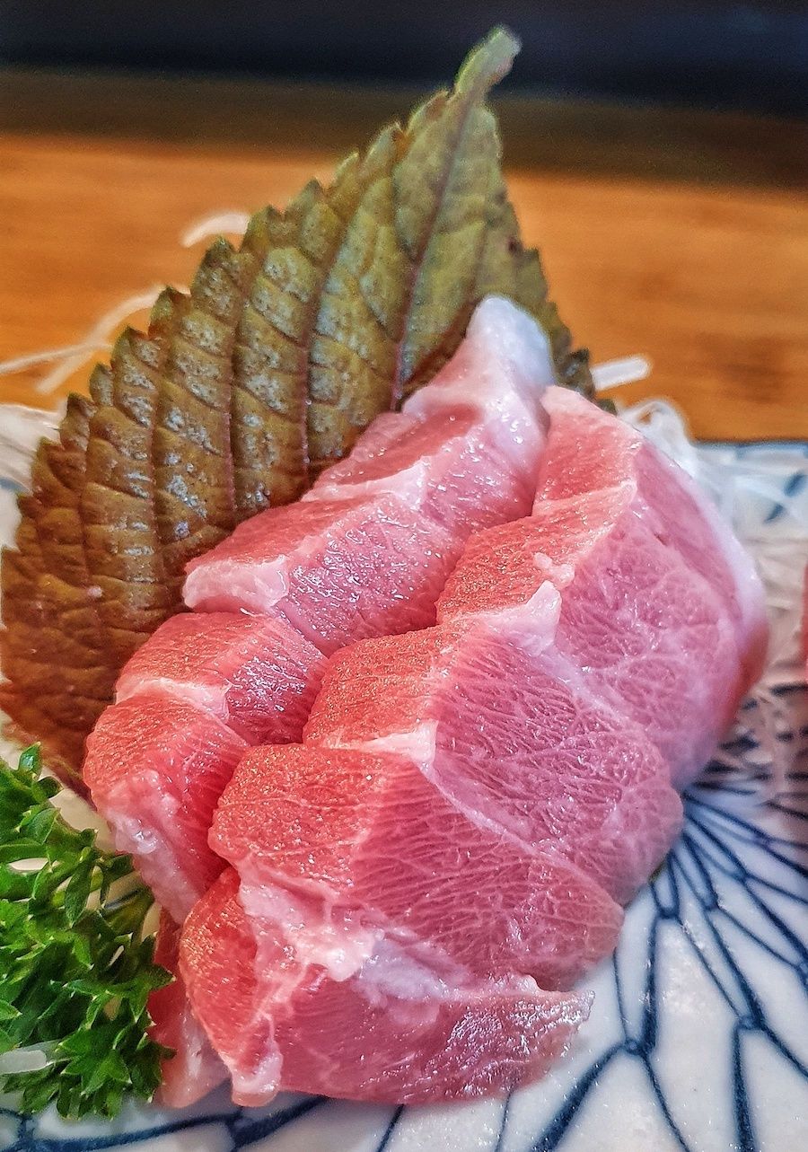 O perfeito marmoreio da barriga de atum bluefin / Caroline Grimm