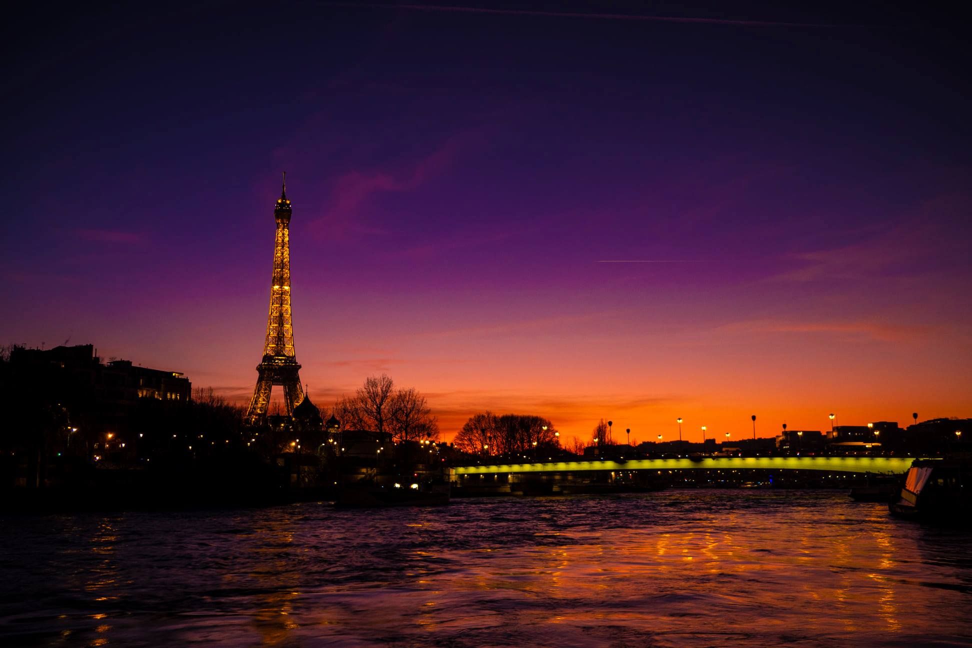 Paris a noite Bateaux Mouche