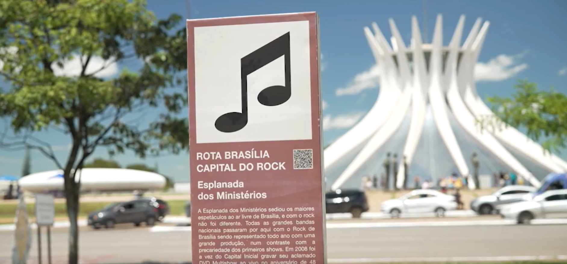 Placa do Rota do Rock de Brasília em frente à Esplanada dos Ministérios, em Brasília