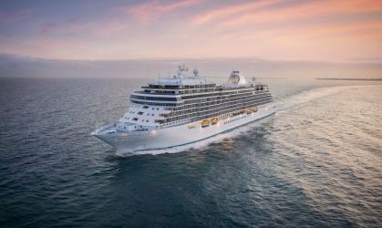 Navio Seven Seas Splendor em alto mar