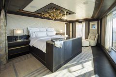 Detalhes do quarto da Suíte Regent, dentro do navio Seven Seas Splendor