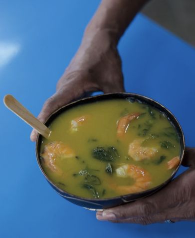 Tacaca da Dona Varlene, servido na Feira da Torre de TV / Reprodução Instagram