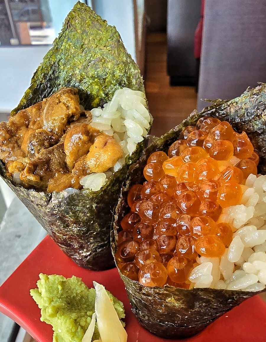 Temaki de uni e de ikura do Fujii / Caroline Grimm